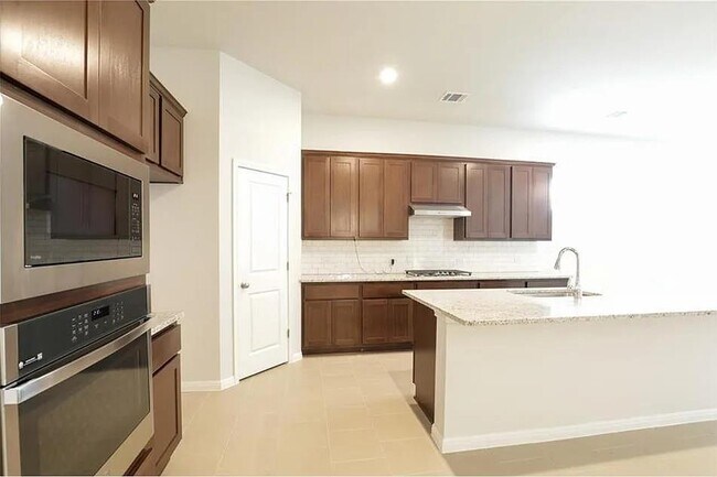 Building Photo - 135 Horseshoe Cove