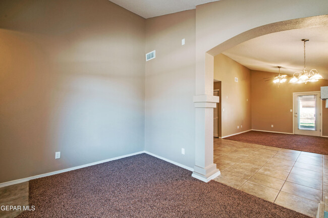 Building Photo - 7117 Mesquite Tree Ln
