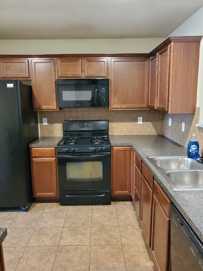 Kitchen - 16021 S 83rd East Ave