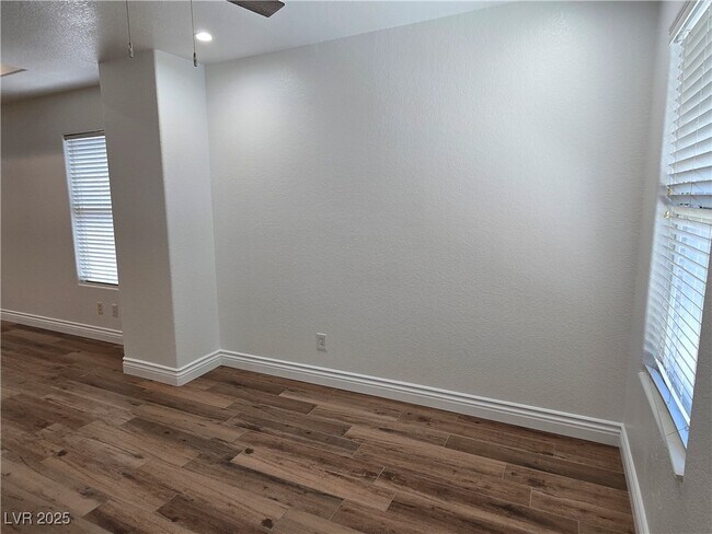 Building Photo - 221 Palmarosa St