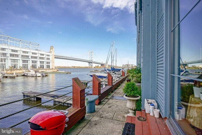 Building Photo - 3 N Christopher Columbus Blvd