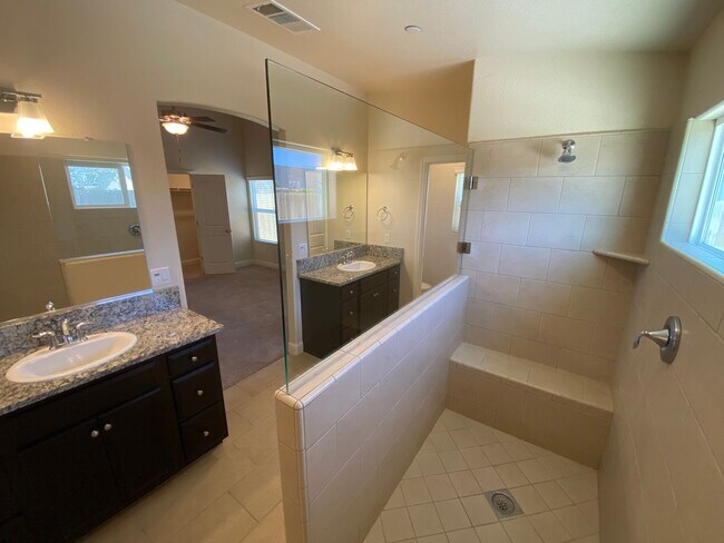Building Photo - Immaculate like New Home in the gated Windmills at Tule Heights!