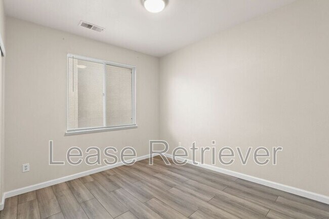 Building Photo - 4244 Lindsey Ln