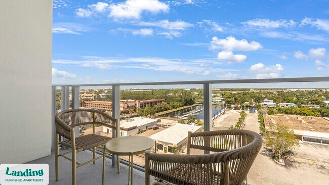 Building Photo - 1950 Mayfair St