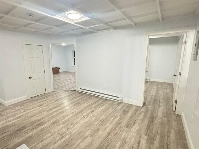 Building Photo - 926 Waverly St