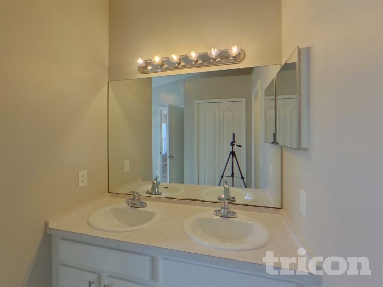 Building Photo - 217 Lakeway Ln