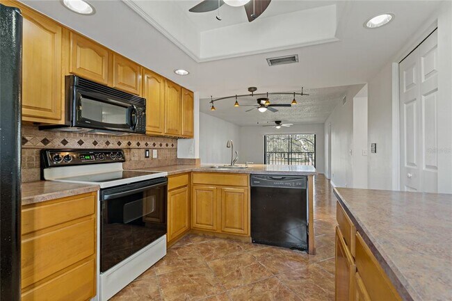 Building Photo - 122 E Cypress Ct