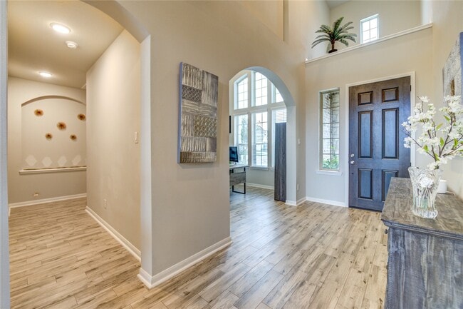 Building Photo - 2727 Camellia Ave