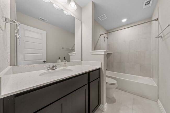 Building Photo - Stylish 3-Bed Home with Pool Access, Island Kitchen & Fenced Yard in New Braunfels