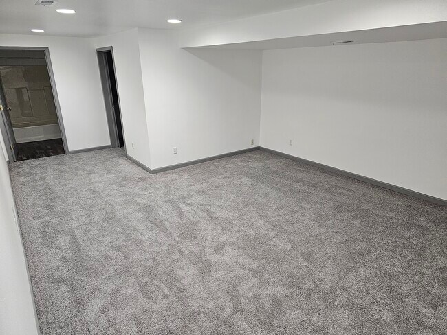 Building Photo - 2409 E Columbia Ave