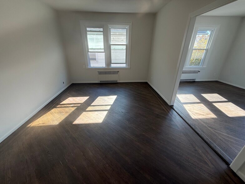 Building Photo - 2123 E 15th St