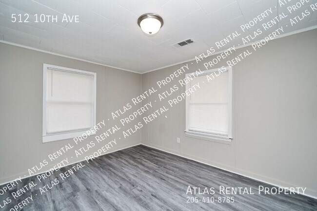 Building Photo - 512 10th Ave