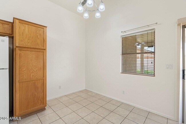 Building Photo - 10833 W Elm Ln
