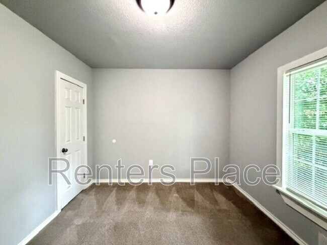 Building Photo - 707 N Florence Pl