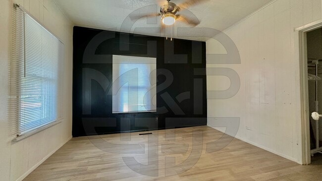 Building Photo - 410 E Taylor Ave