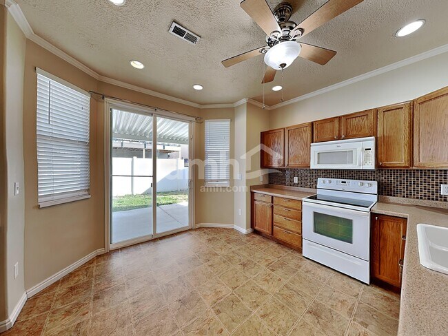 Building Photo - 738 Skipton Dr W