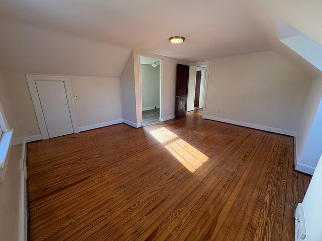 Building Photo - Beautiful house near Univeristy of Lynchburg! Four bedrooms, two bath!