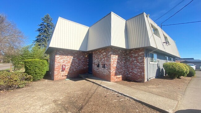 Building Photo - 1407 NW Kings Blvd