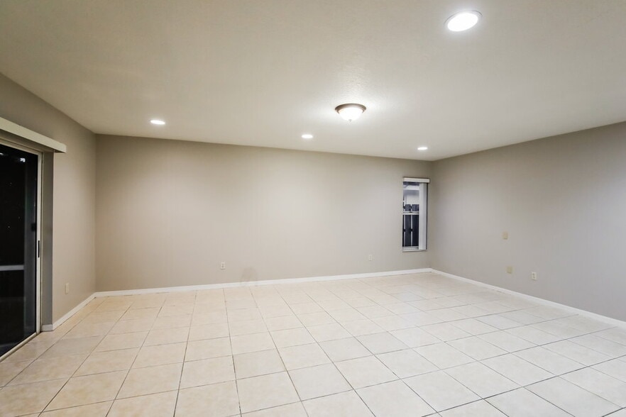 Building Photo - 1703 Egret Rd