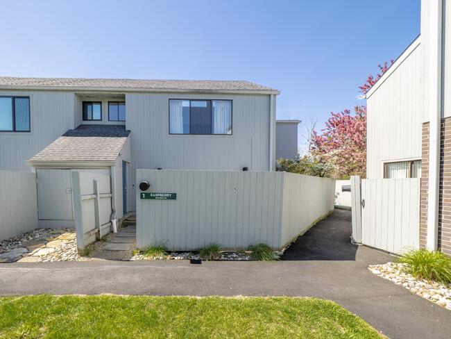 Building Photo - 1 Raspberry Ln