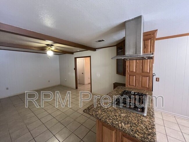 Building Photo - 8823 Cefalu Dr