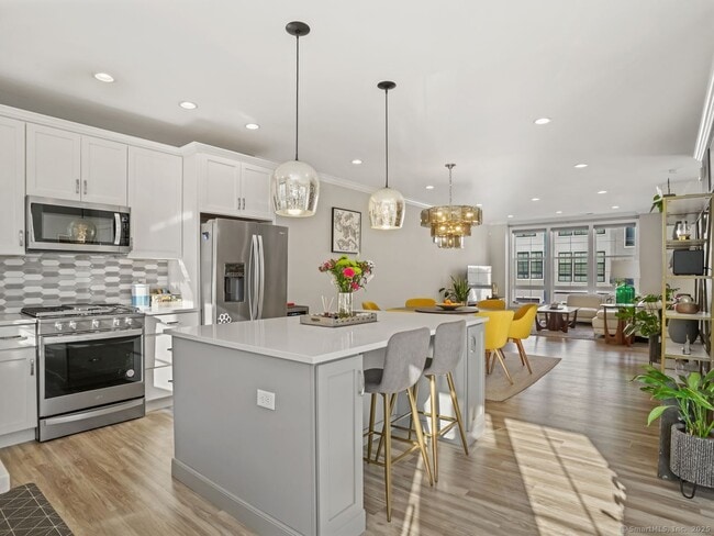 Building Photo - 22 Brentwood Cir