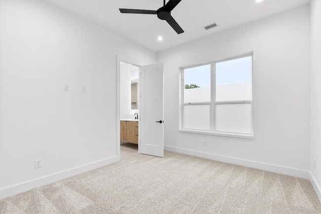 Building Photo - 2812 Guymon St