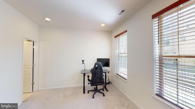 Building Photo - 2517 Francis Ln