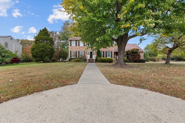 Building Photo - Welcome to this impressive 5-bedroom home ...