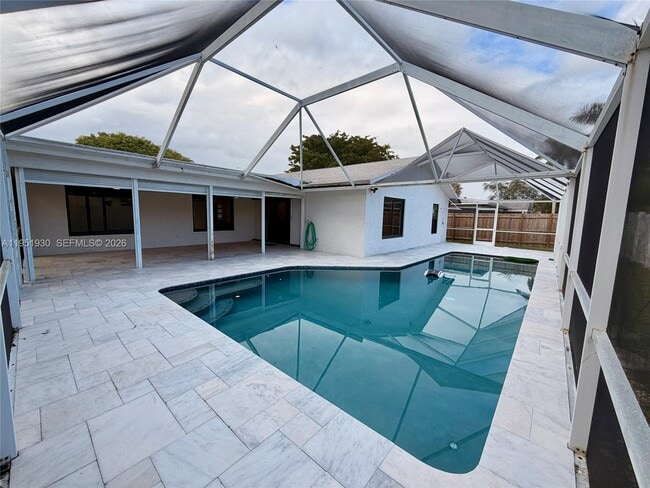 Building Photo - 1462 SW 25th Ave