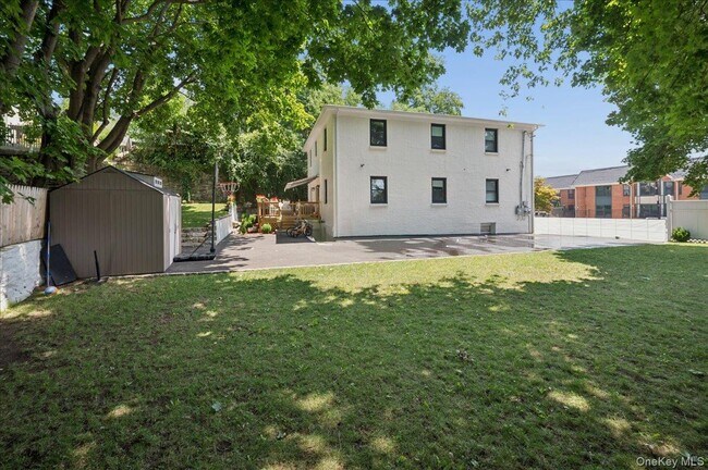 Building Photo - 25 Van Duzen Pl