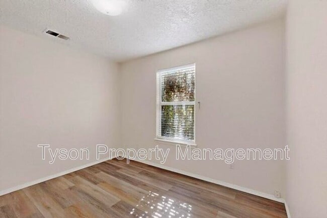 Building Photo - 1420 Stoneway Dr NW