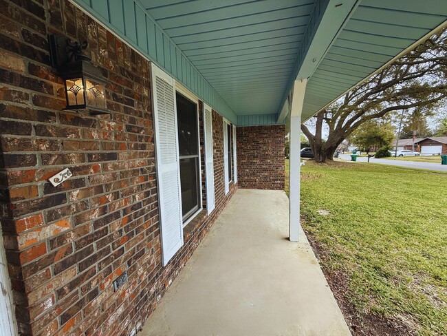 Building Photo - 709 Osage Dr