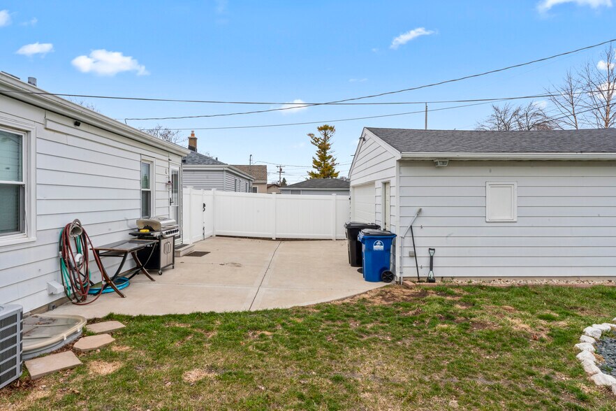 Back - 2515 E Crescent St