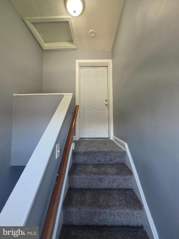 Building Photo - 403 Greenhill Ave