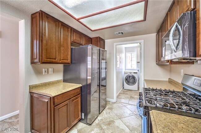 Building Photo - 337 Seine Way