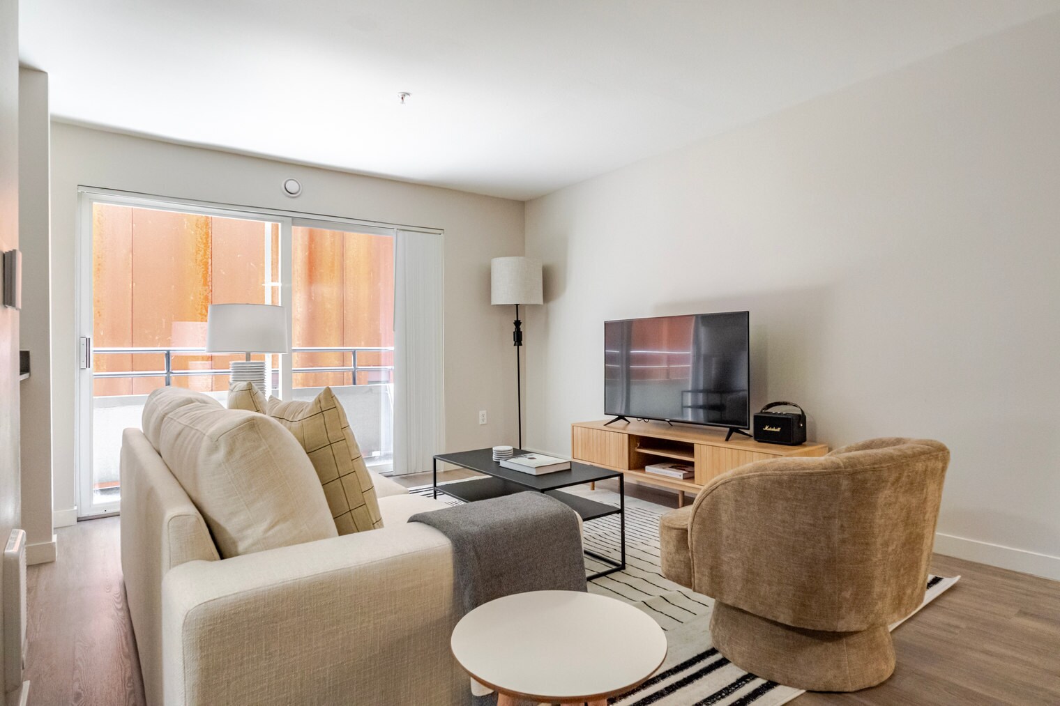 Building Photo - 526 Yale Ave N