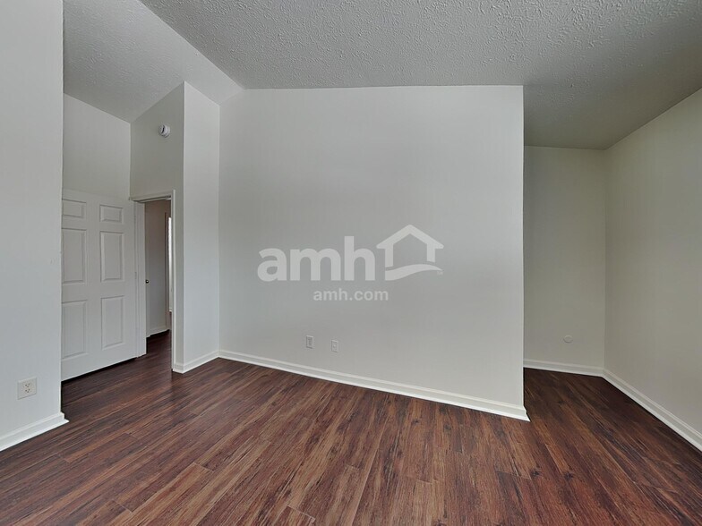 Building Photo - 2328 Salem Park Dr