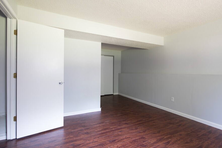 Building Photo - 11 Carriage Lane