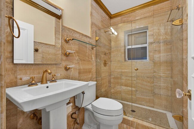 Building Photo - Historic West Palm Beach single-family home, with guest cottage!