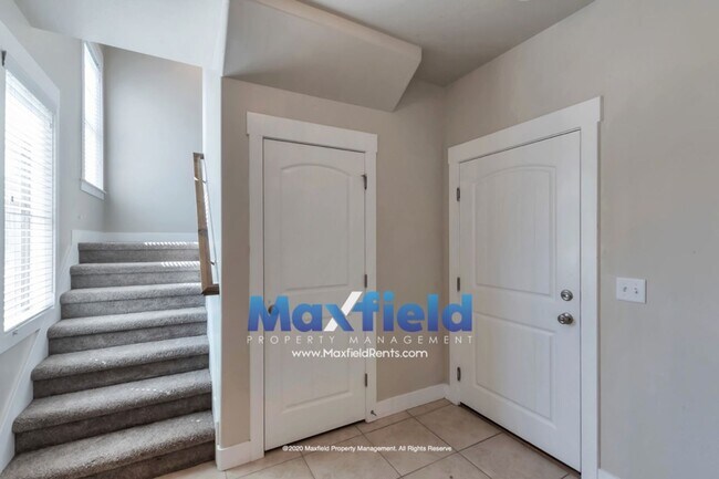 Building Photo - 3 BD + Office 2 BA 2 GA Luxury Townhouse  - Highland Utah - with High Speed Internet