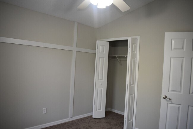 Building Photo - 2415 Sabastian St