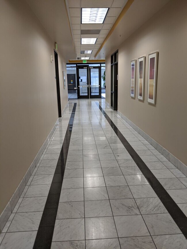 Building Photo - Luxury Living in Downtown Provo