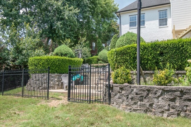 Building Photo - Luxury Living w/ Pool In Brentwood!