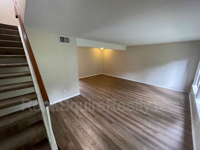 Building Photo - 765 Knollwood Ln