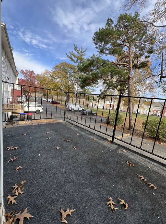 Balcony, with good view - 9235 Nieman Rd