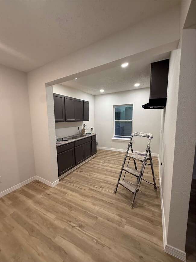 Building Photo - 7021 Canal St