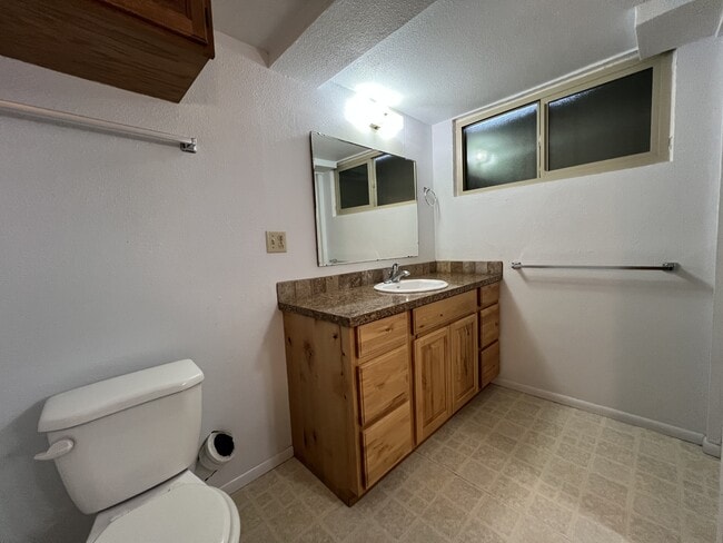 Building Photo - 2405 Sunset Dr