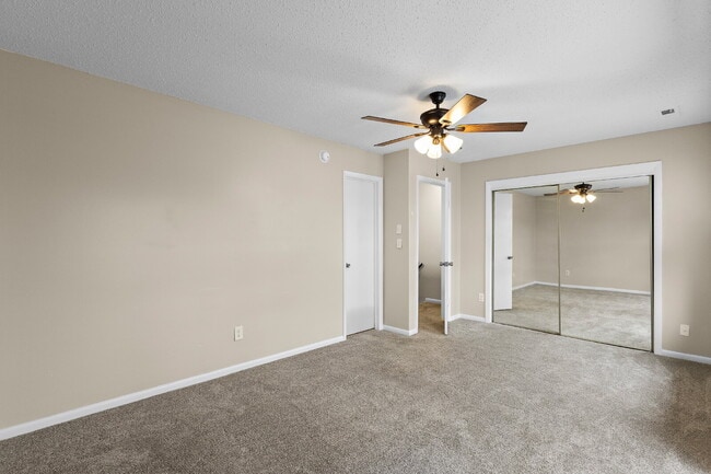 Building Photo - !Wow! Updated townhouse for rent Virginia Beach