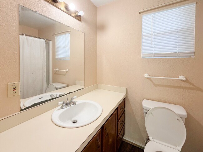 Building Photo - 3 Bed, 1.5 Bath House on Over a Quarter Acre